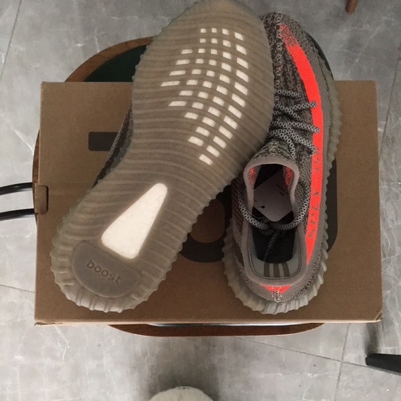 Yeezy Boost 350 V2 - Picture 4 of 6